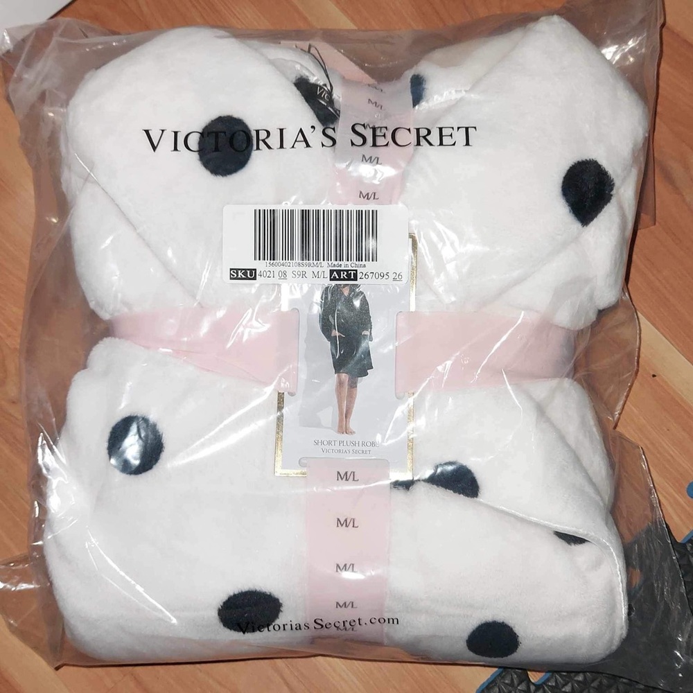 Victoria Secret Short Cozy Robe Size M/L NWT - Picture 4 of 5